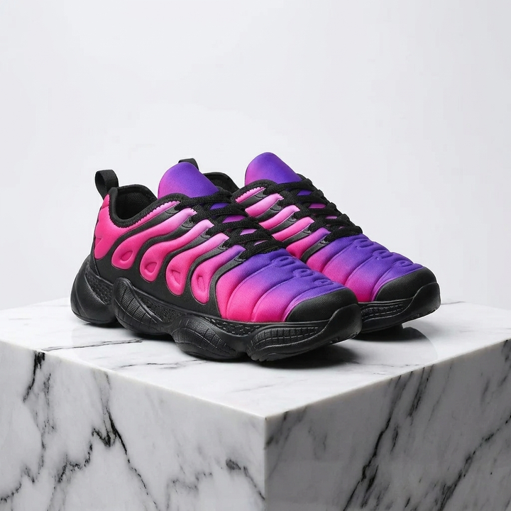 Nova Sneakers