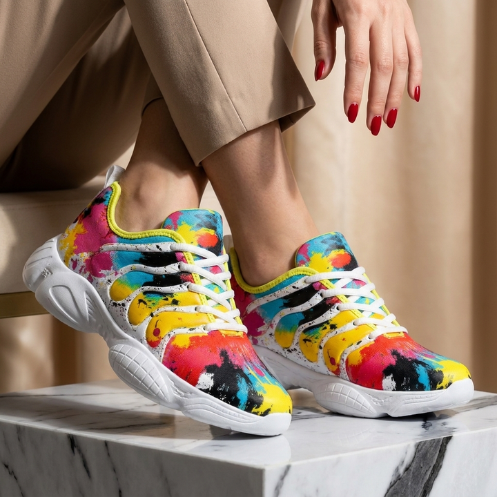 Nova Sneakers